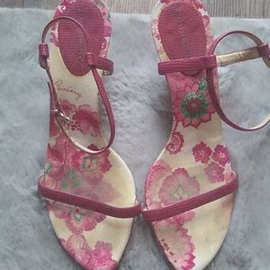 🌞Burberry heeled sandals, please read description